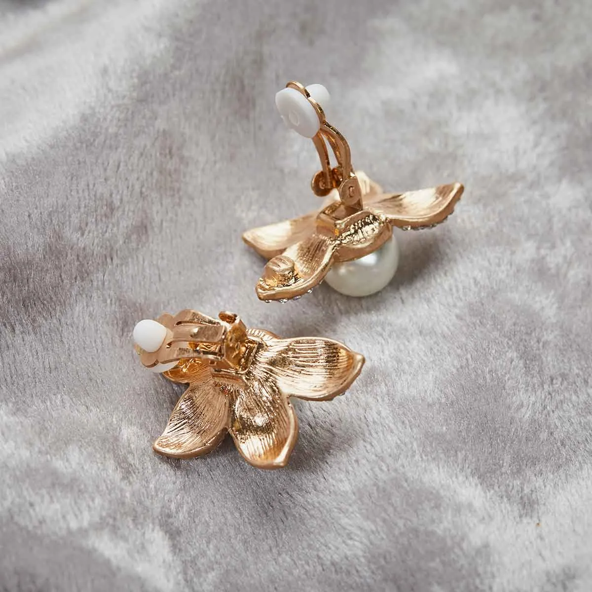 Clip On Pearl Earrings: 1950s Style Pearl And Diamante Flower Clip On Earrings