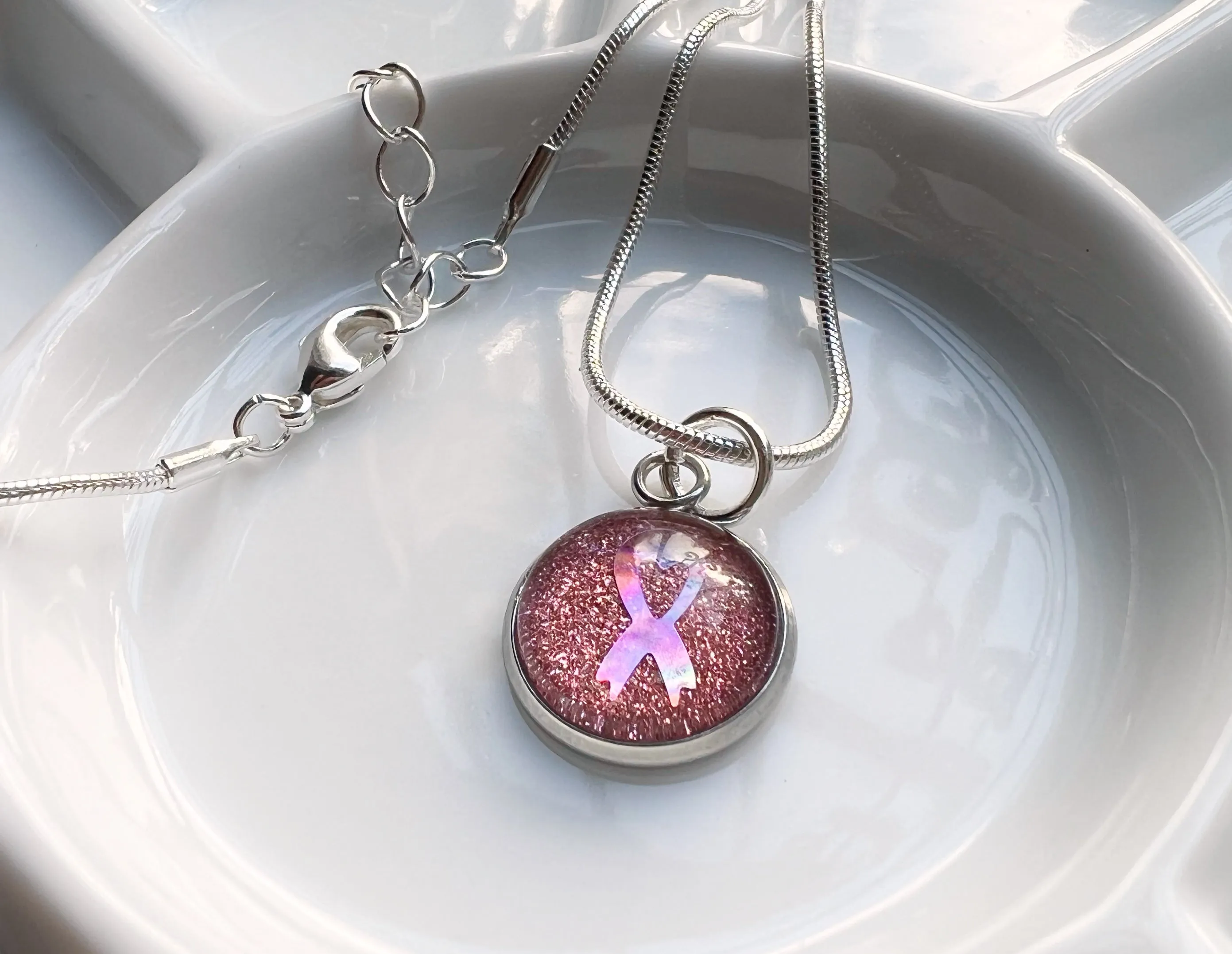 The pink ribbon necklace (gold or silver) - Glitter4Good