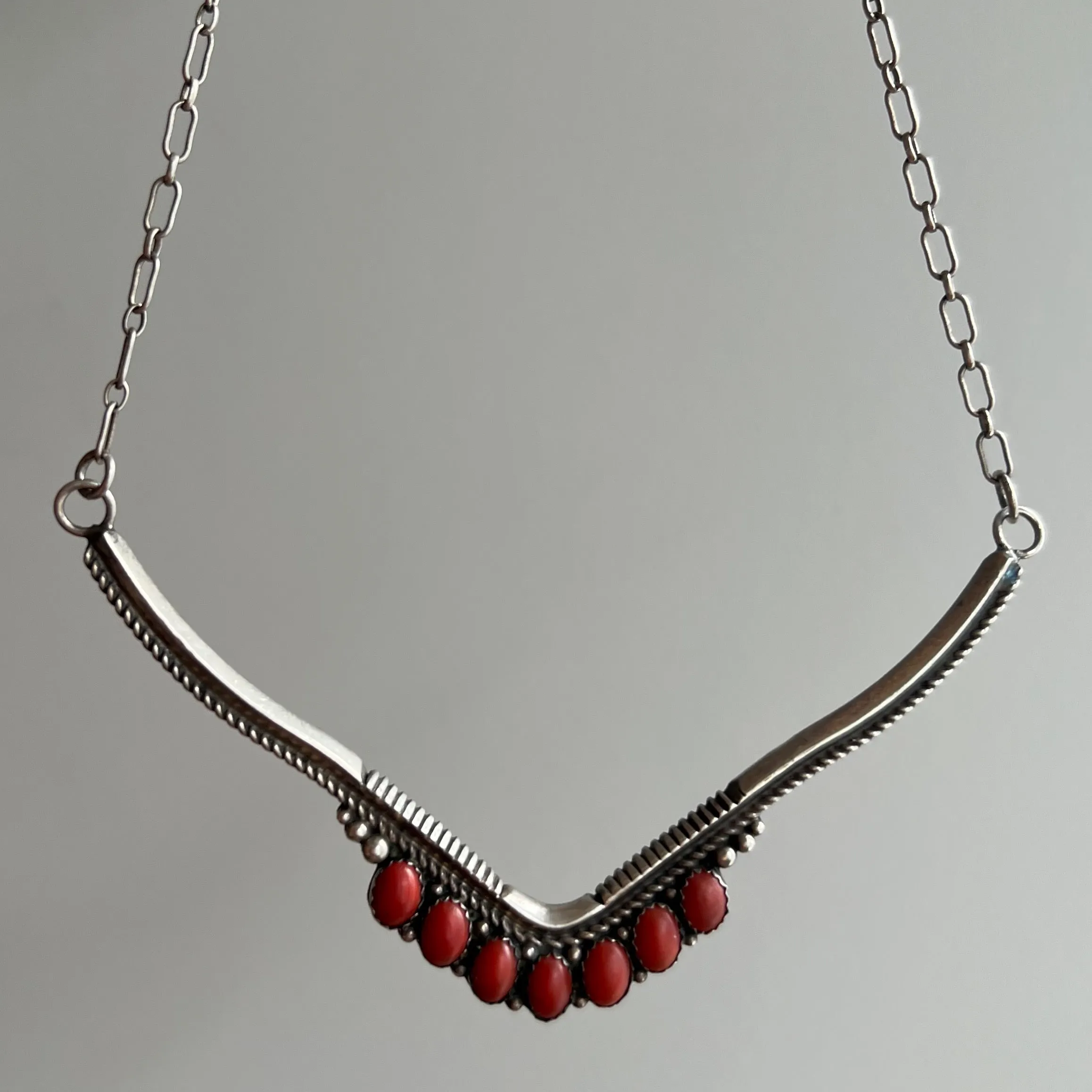 V I N T A G E // lucky seven / artist signed sterling silver and coral chevron bib necklace / 18